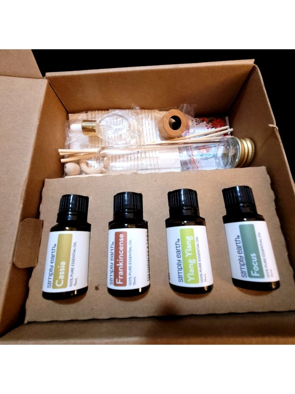 Simply Earth Essential Oil Gift Set DIY Aromatherapy Projects 4 Oils Accessories